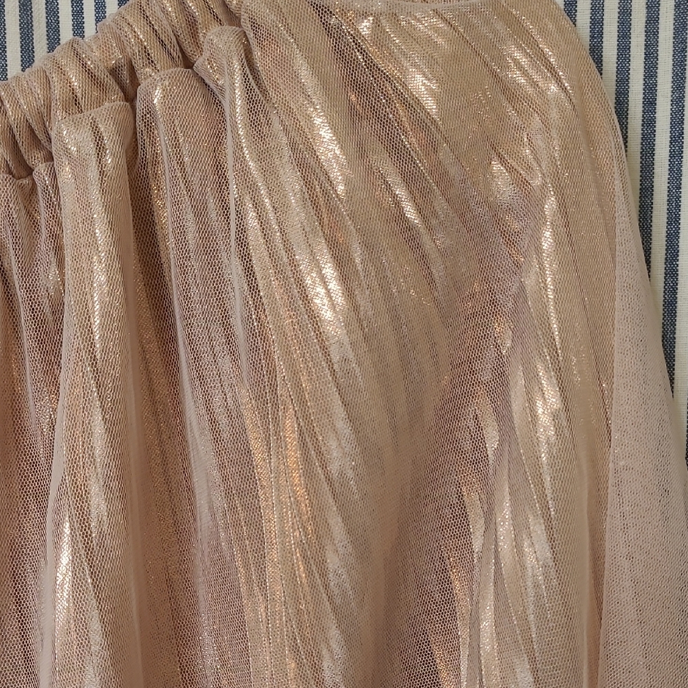 Elegant Pleated Tulle Skirt in Shimmering Pink - Picture 4 of 8